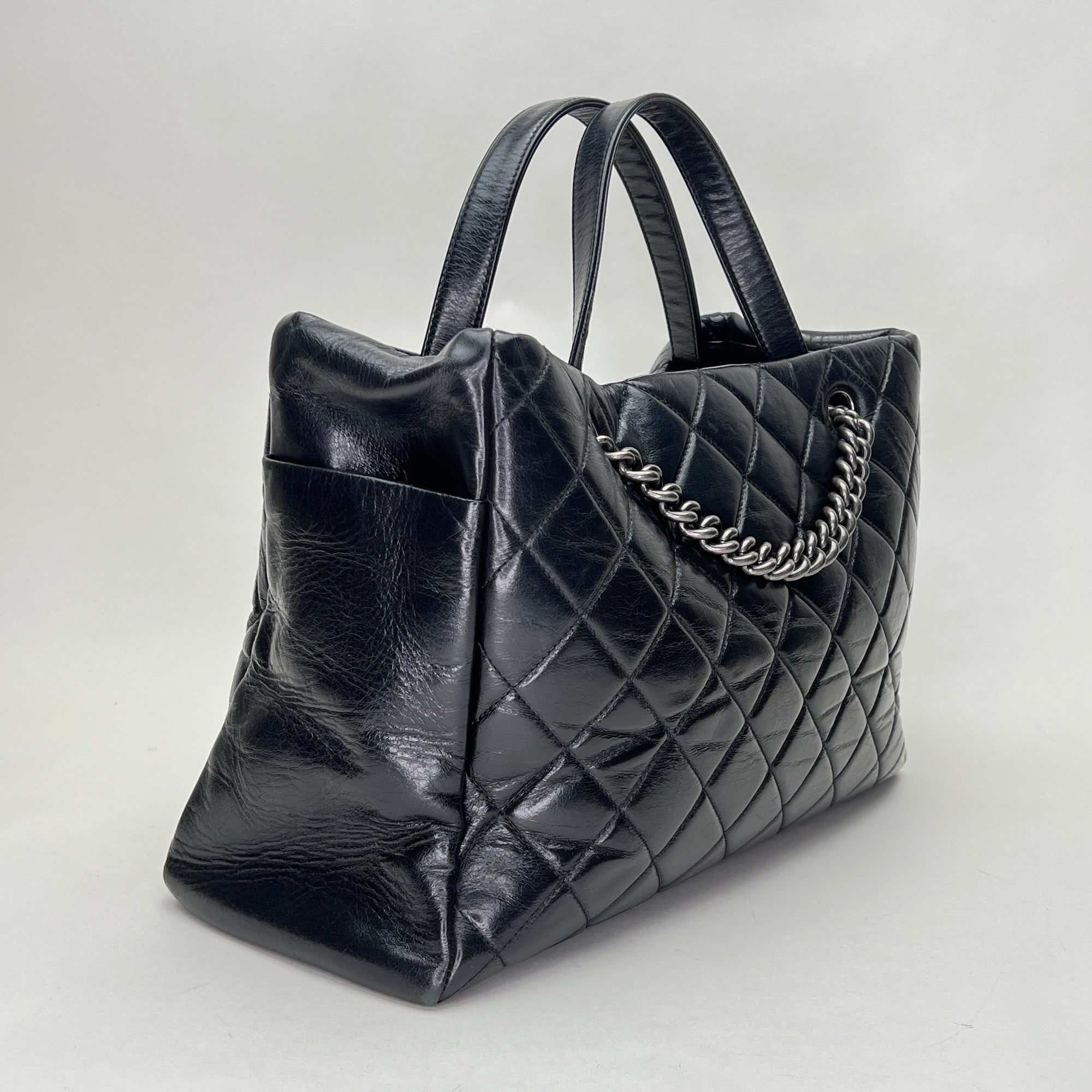 Glazed Quilted Nameplate Tote Tote bag in Calfskin, Ruthenium Hardware - Image 5