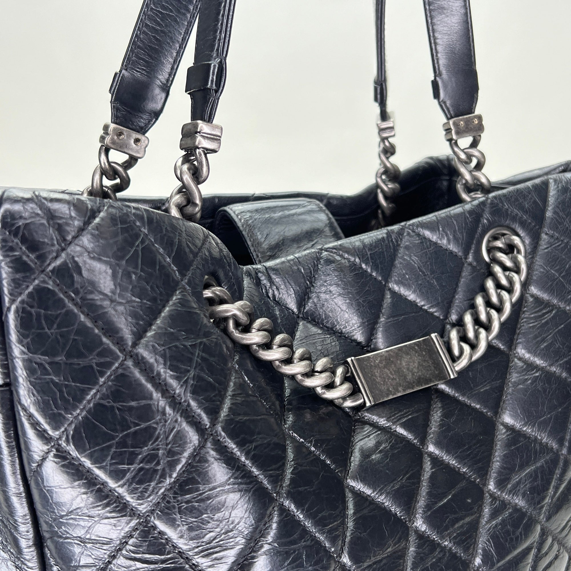 Glazed Quilted Nameplate Tote Tote bag in Calfskin, Ruthenium Hardware - Image 7