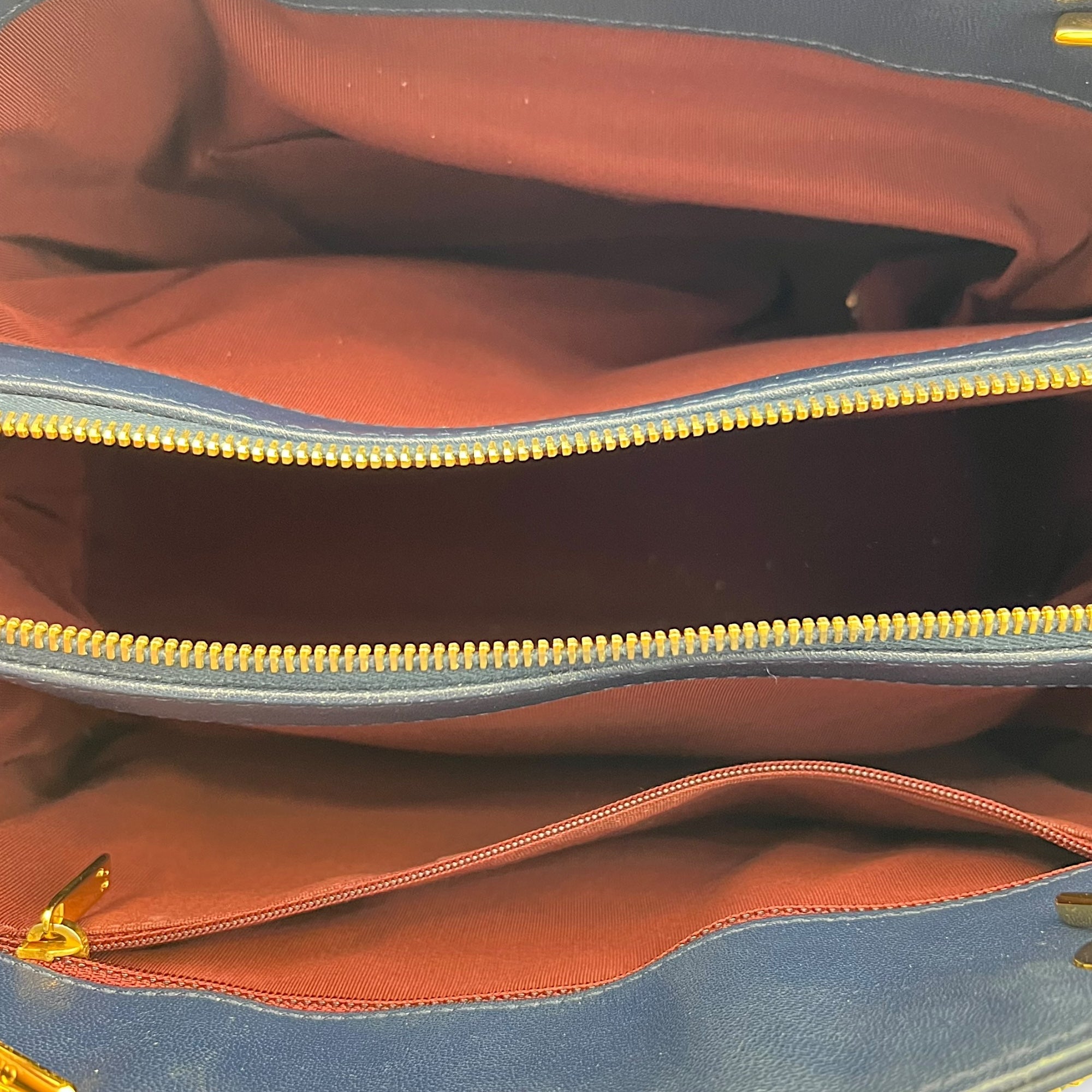 CC Shoulder Bag Blue in Calfskin, Gold hardware - Image 7