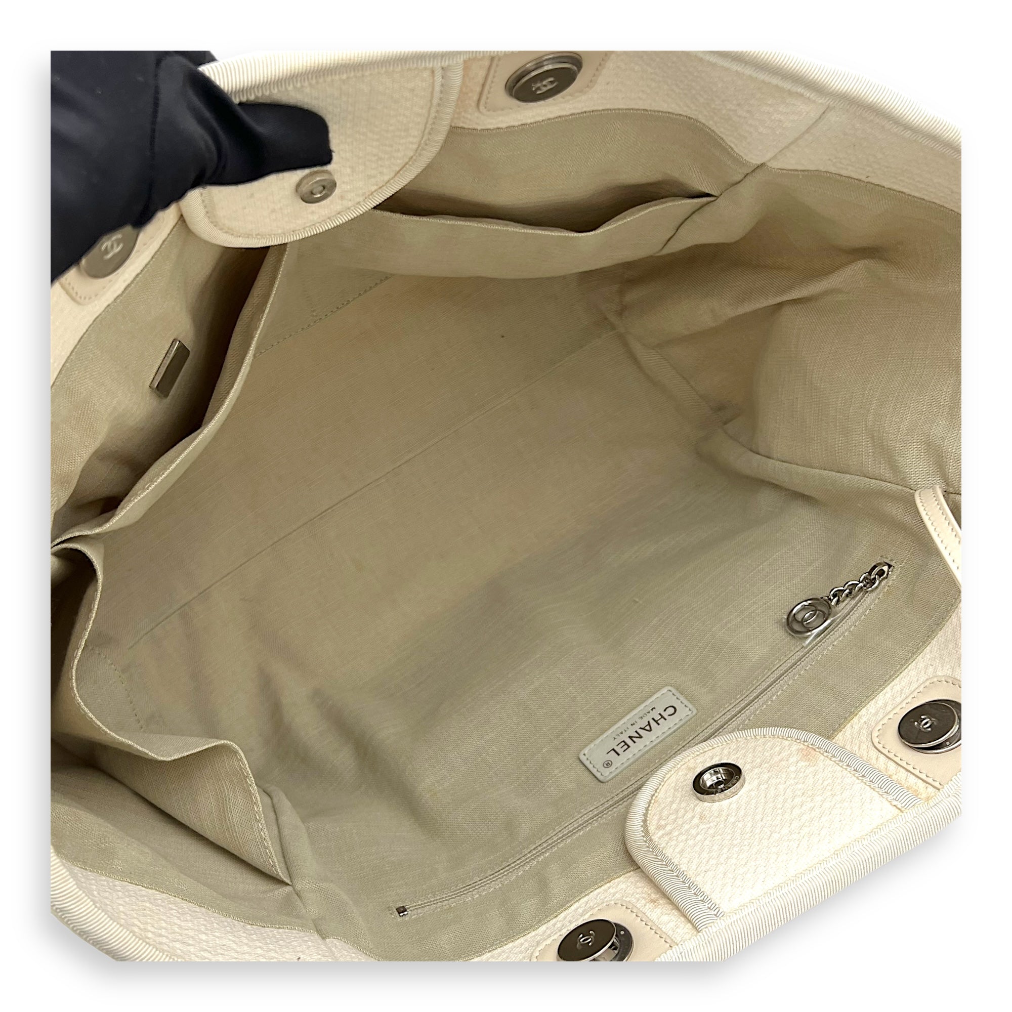 Deauville Tote Bag White in Canvas, Silver hardware - Image 11