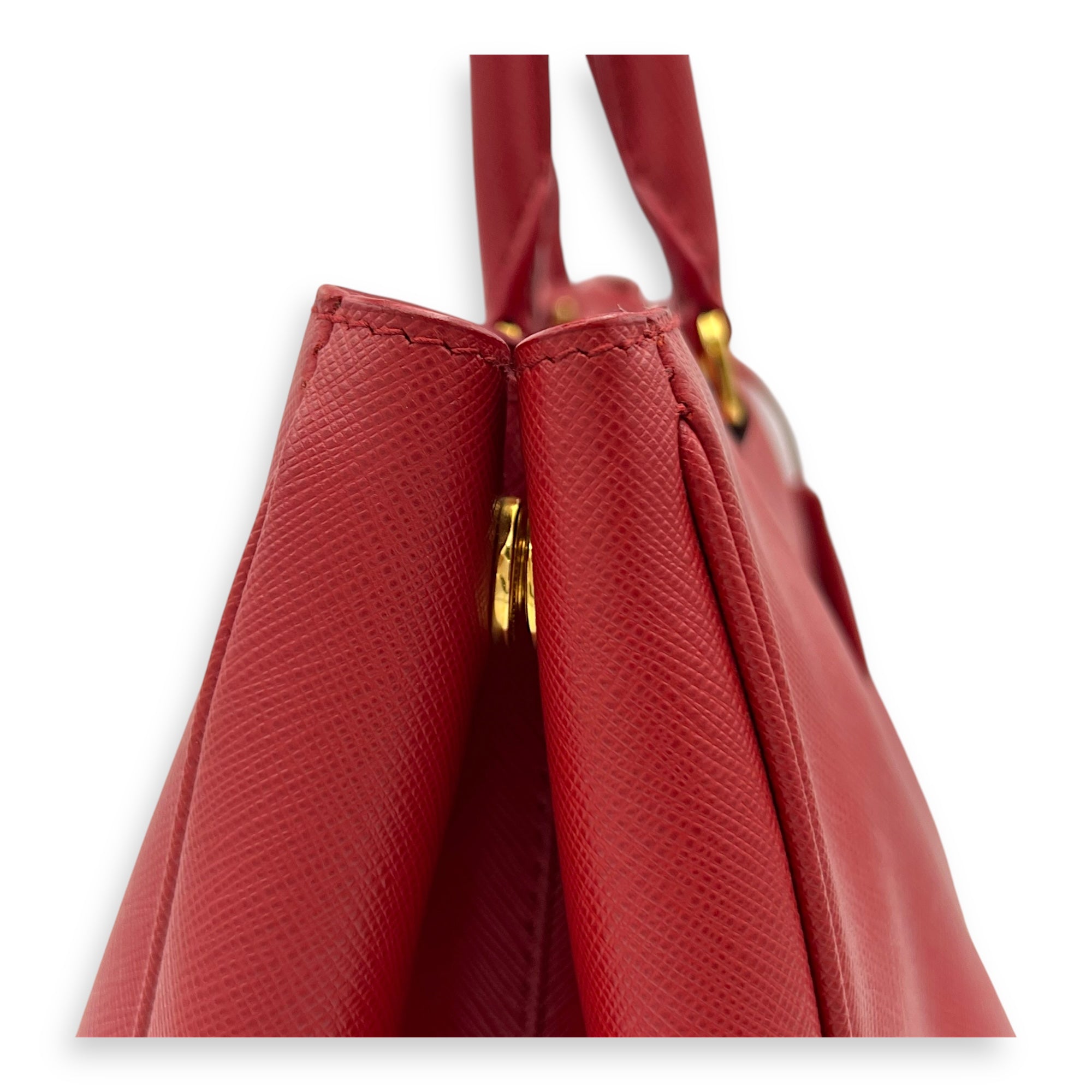 Galleria Top Handle Bag Red in Saffiano Leather, Gold hardware - Image 12