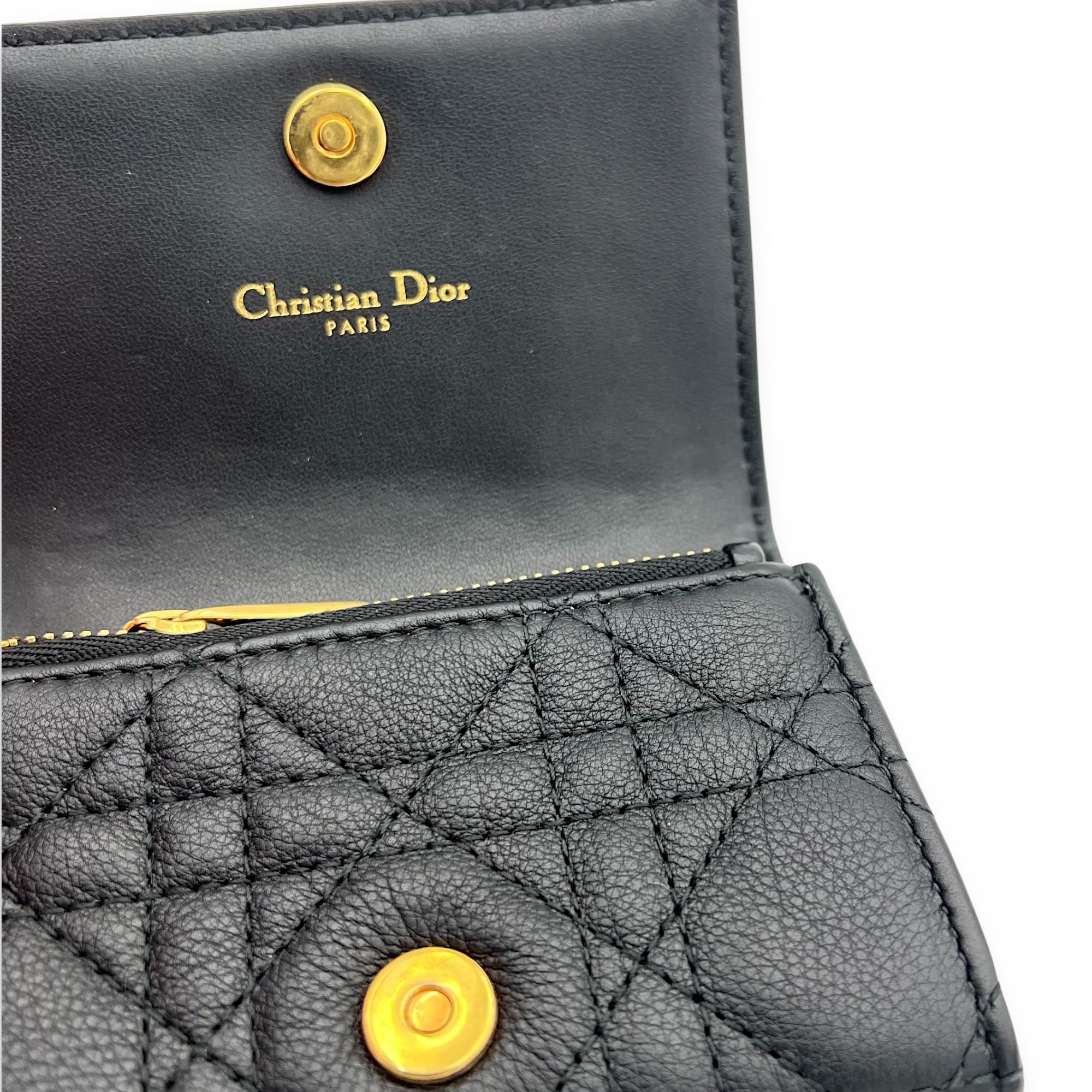 Cannage Card Holder Black in Calfskin, Gold hardware - Image 14