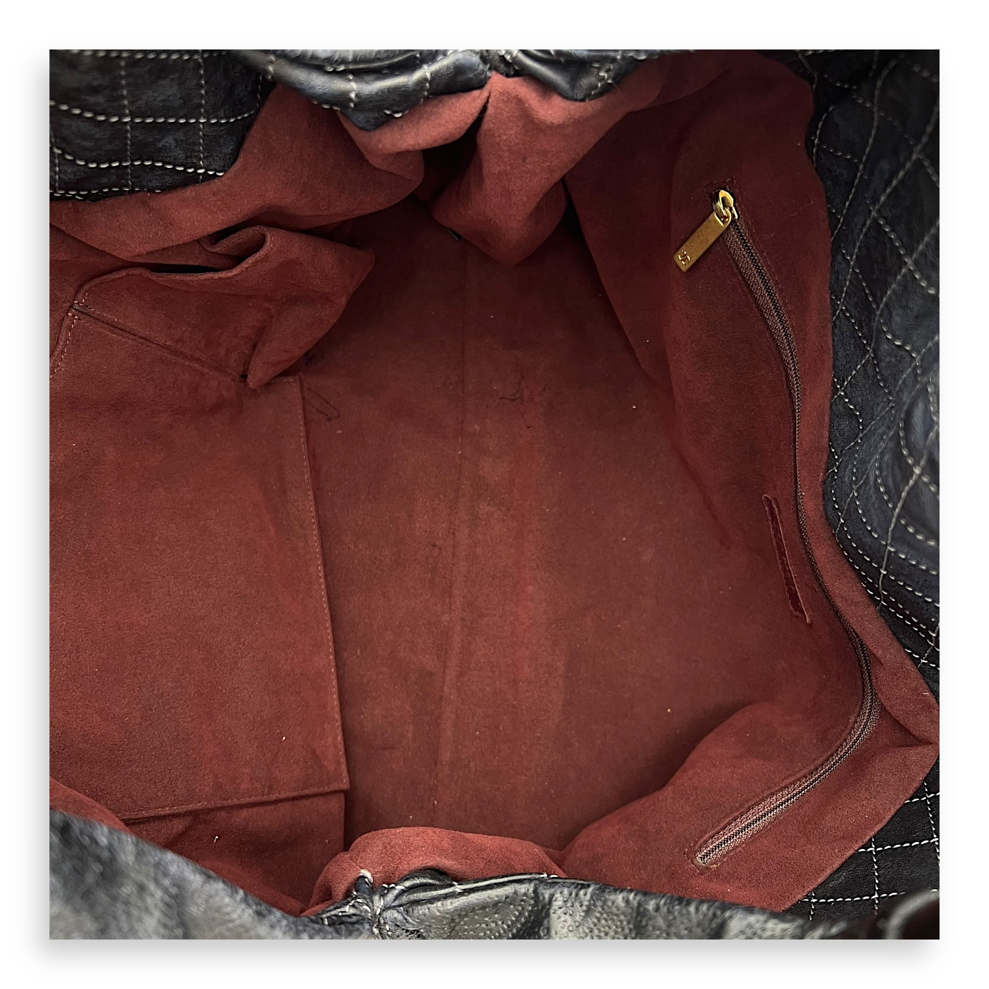 Paris- Moscow 2009 Black Shoulder Bag in Calfskin, Gold hardware - Image 7