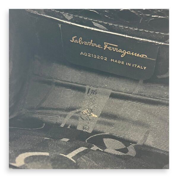 Vara Bow Shoulder Bag Black in Crocodile Leather, Gold hardware - Image 7