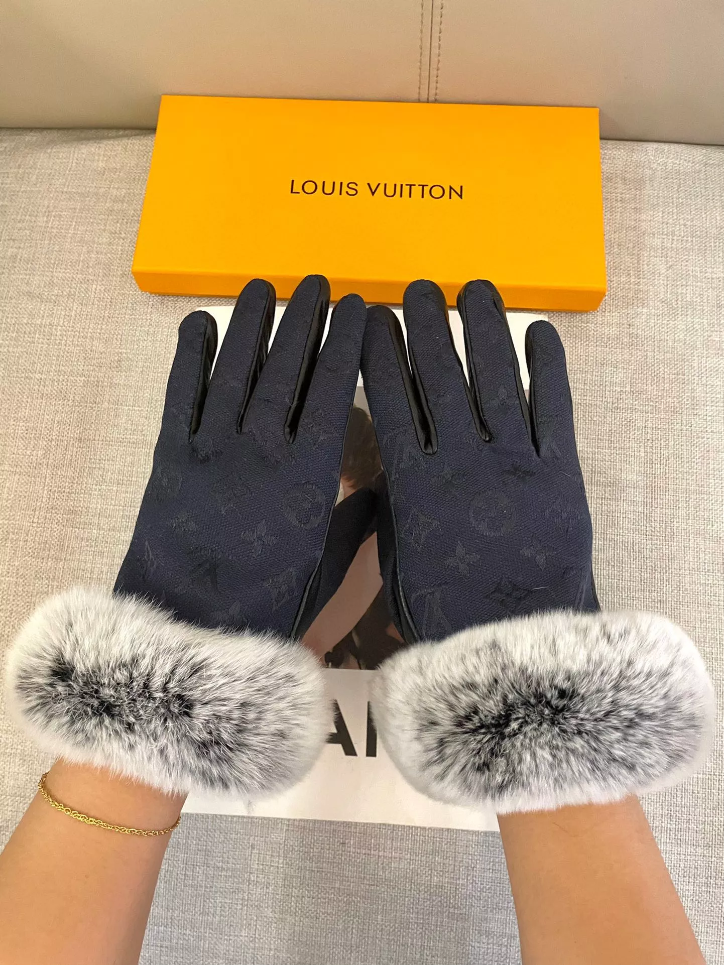 BestValue 7535 Louis Vuitton LV Gloves - Image 6