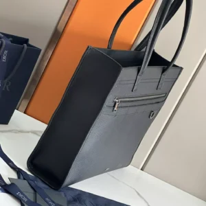 Christian Dior AAA Man Handbags Trendsetting 4868