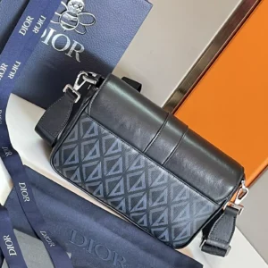 Christian Dior AAA Man Messenger Bags Comfortable 127