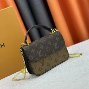 Durable 1952 Louis Vuitton AAA Quality Messenger Bags For Women
